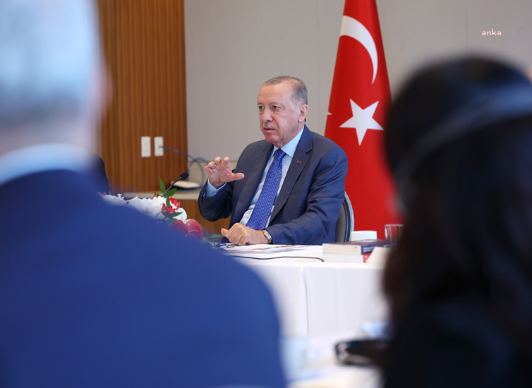  Kara Harp Okulu'ndaki mezuniyet töreni... Cumhurbaşkanı Erdoğan: ''Kendini bilmezlerin at oynattığı meydana ülkemizi bırakamayız''