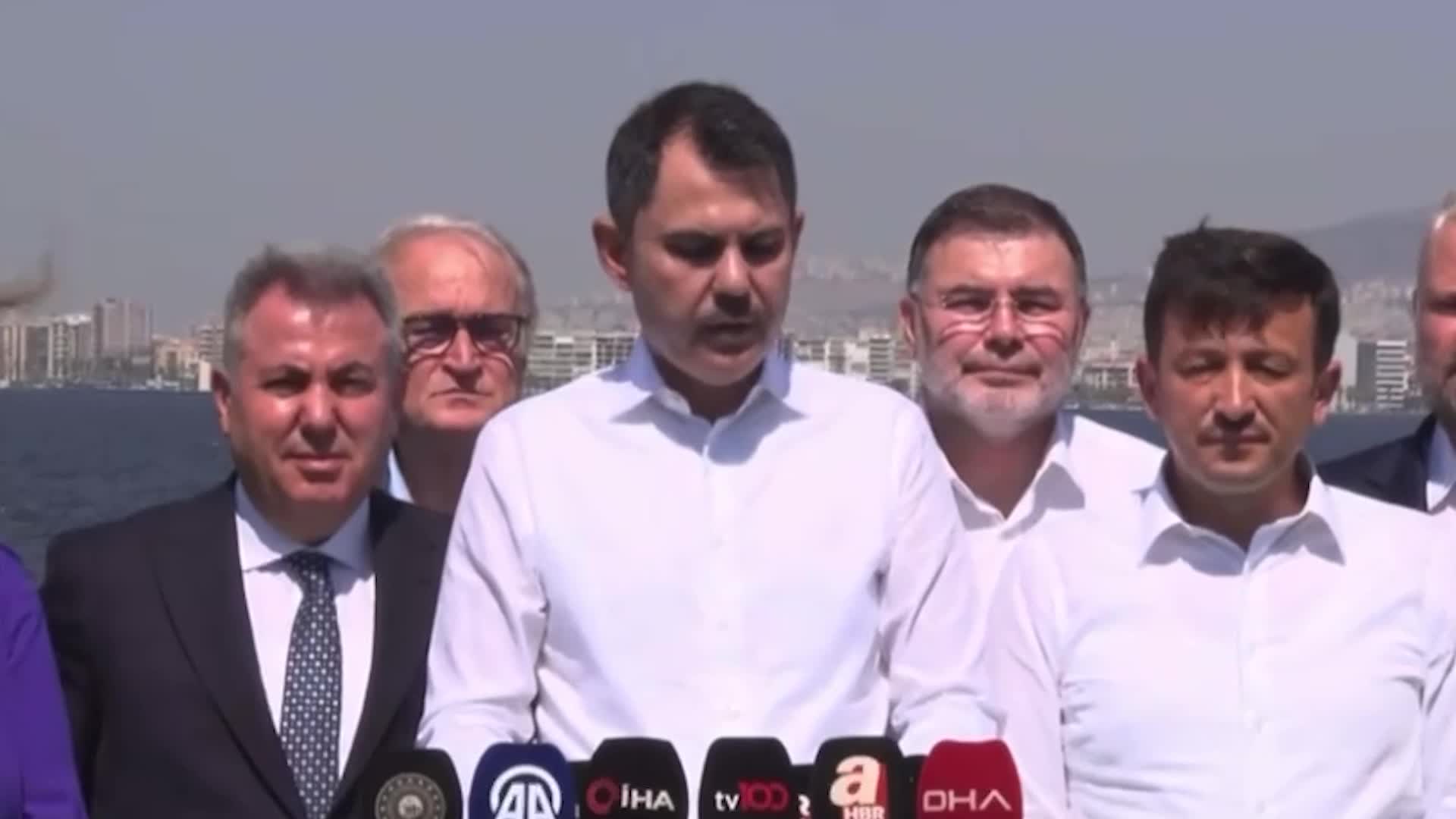 AK Parti heyeti İzmir Körfezi için toplandı, vekilin doğum gününü kutladı