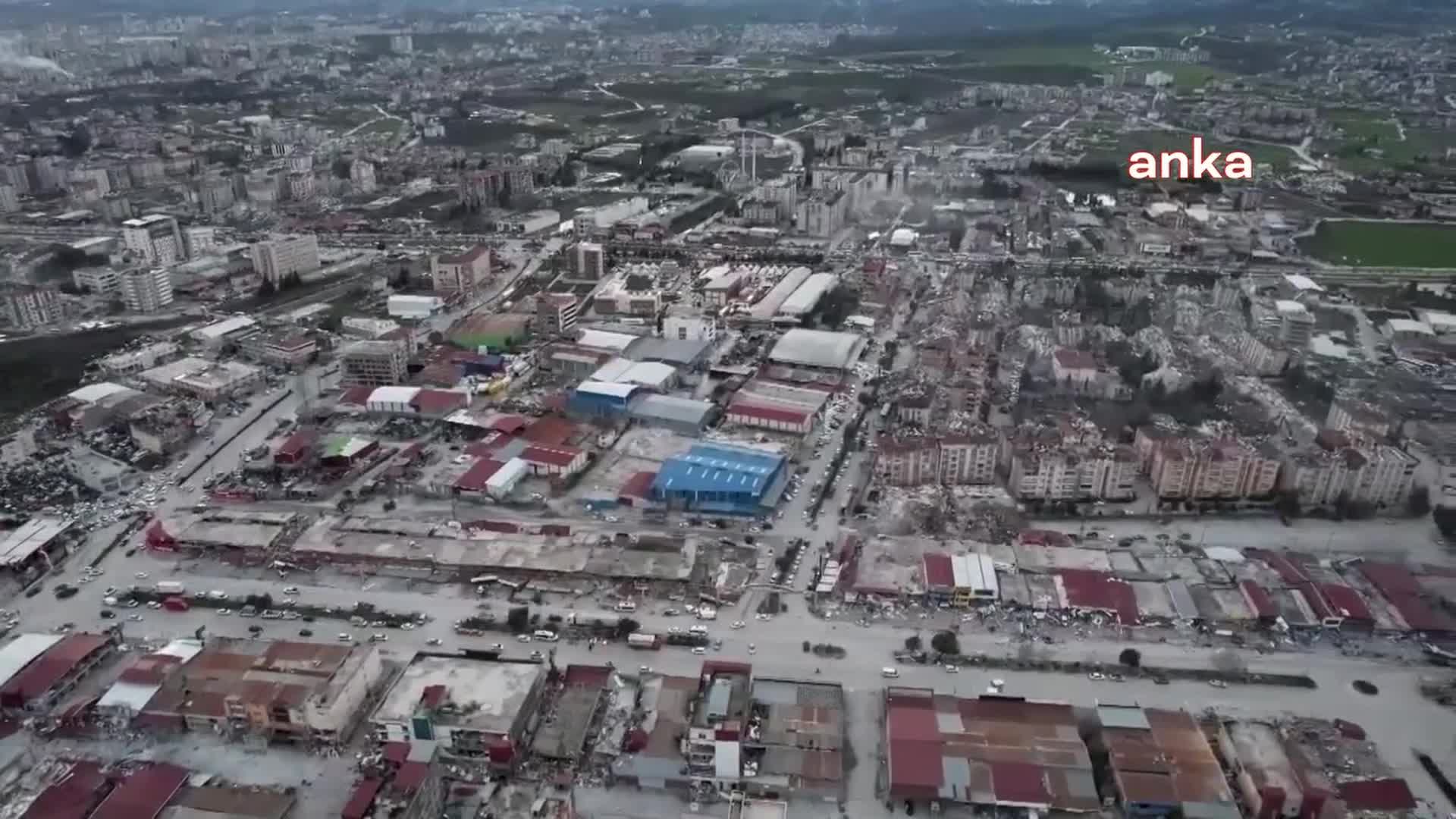 CUMHURBAŞKANLIĞI RAPORU: DEPREMİN ÜZERİNDE BİR YIL GEÇTİ… KALICI KONUTLAR İÇİN HAK SAHİPLERİNİN YÜZDE 21’İ ARASINDA KURA ÇEKİLDİ, 675 BİN 291 DEPREMZEDE KONTEYNER KENTTE YAŞIYOR