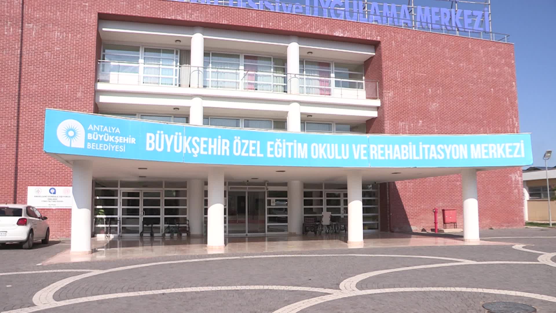 ‘DÜNYA OTİZM FARKINDALIK GÜNÜ’NDE ANTALYALI ÖZEL BİREYLER İÇİN ETKİNLİKLER DÜZENLENDİ 