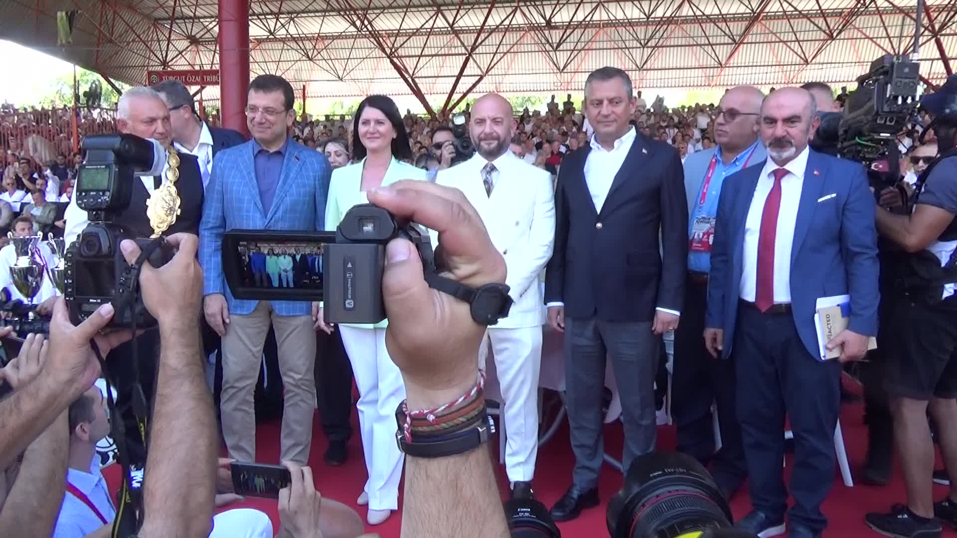 Edirne'de yağlı güreşlerin yeni ağası belli oldu... Gelecek yıl yapılacak 664’üncü Tarihi Kırkpınar Yağlı Güreşleri’nin ağalık ihalesini Sinoplu iş insanı Ufuk Özünlü kazandı