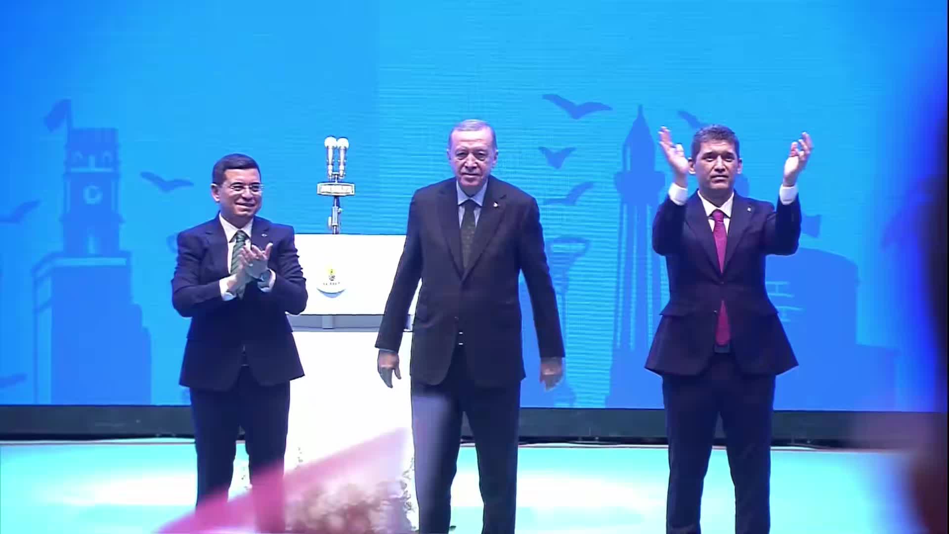 ERDOĞAN: "ANTALYA'DA DOĞRU DÜRÜST BİR HAVALİMANIMIZ BİLE YOKTU. BUGÜNKÜ HAVALİMANINA ANTALYA'YI KİMLER HAZIRLADI?"