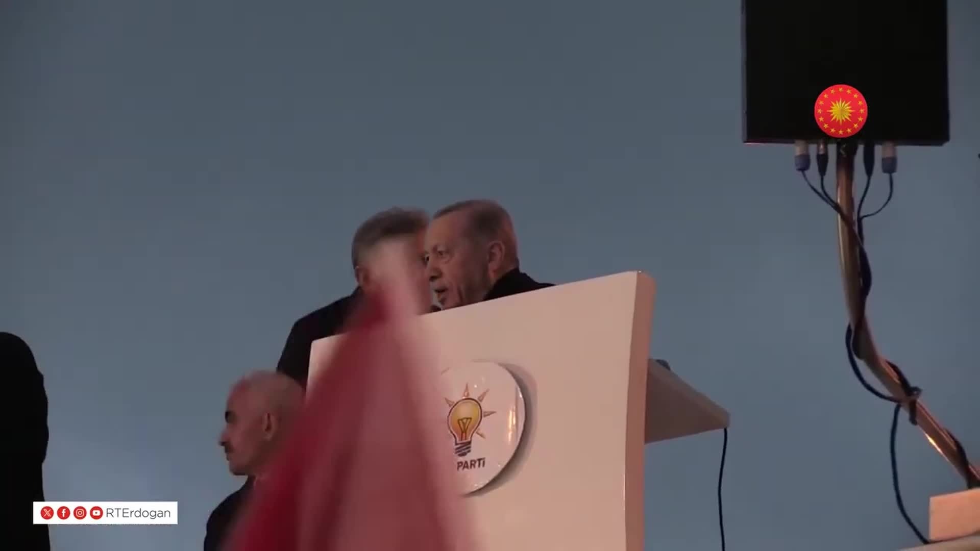 ERDOĞAN: "KENDİ ÜLKESİNİN FELAKETİNDEN MEDET UMACAK SEVİYEYE DÜŞENLERİ ÜZÜNTÜYLE TAKİP EDİYORUZ"