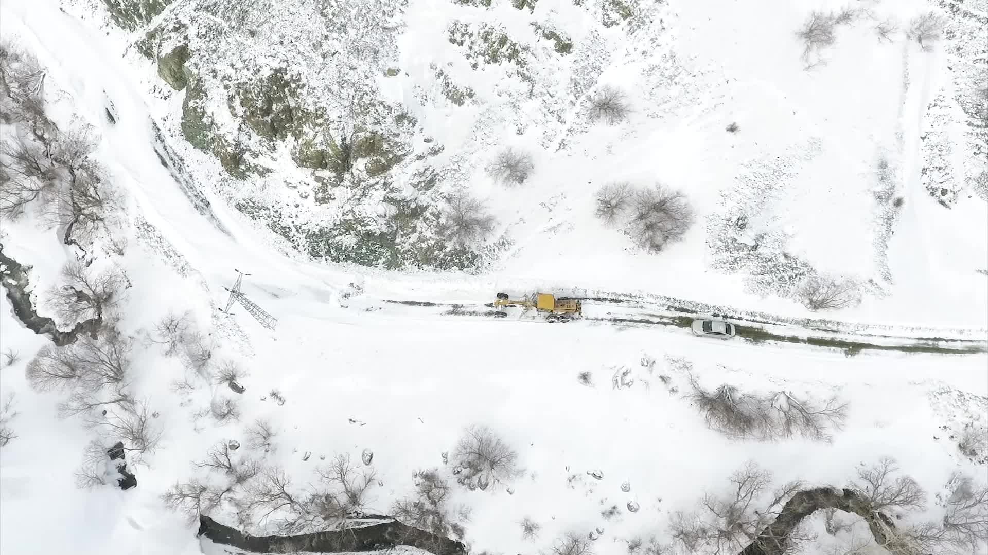 ERZURUM'DA 196 YERLEŞİM ALANININ YOLU KARDAN KAPANDI