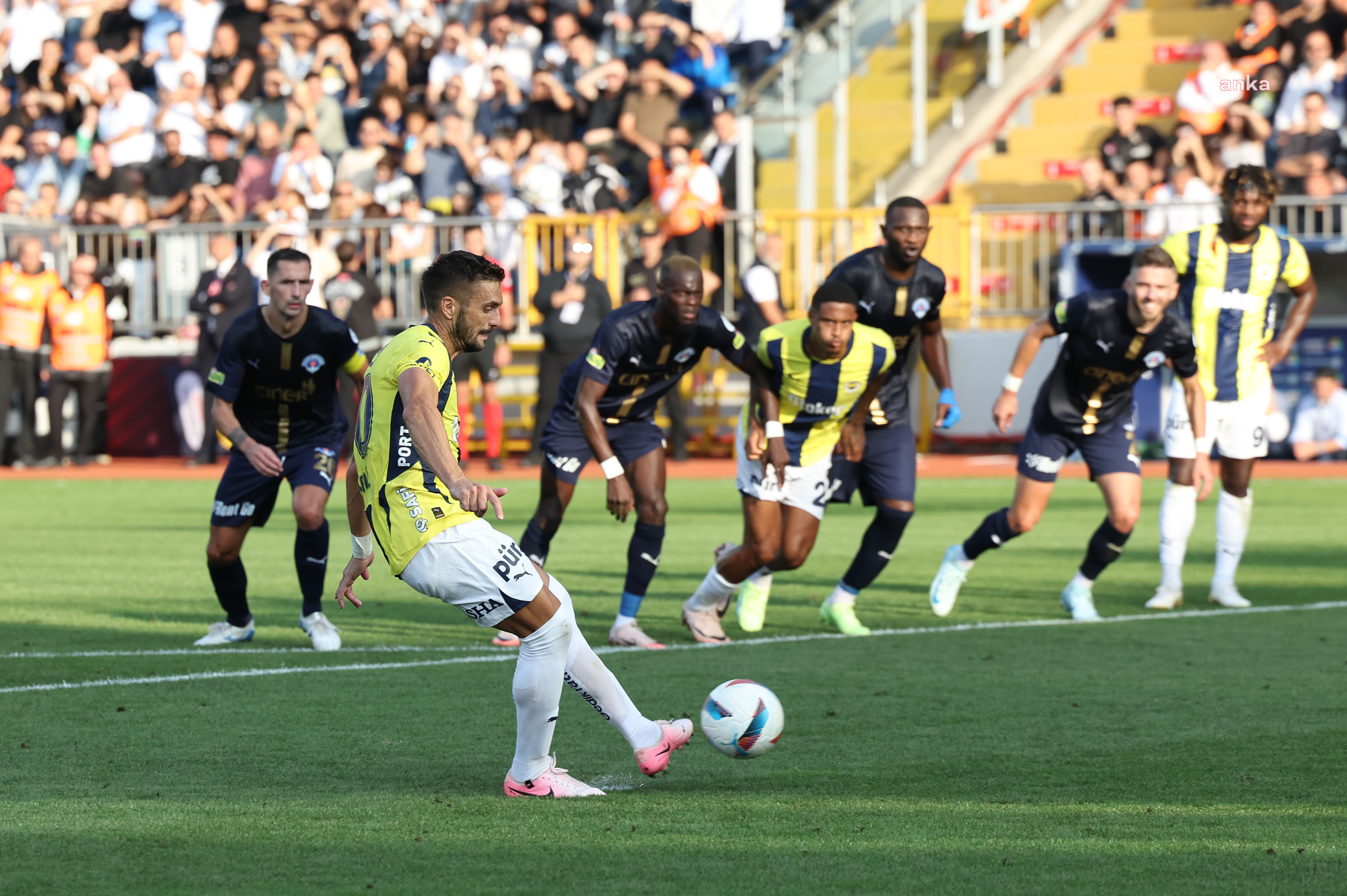 Fenerbahçe, Kasımpaşa'yı deplasmanda 2-0 mağlup etti