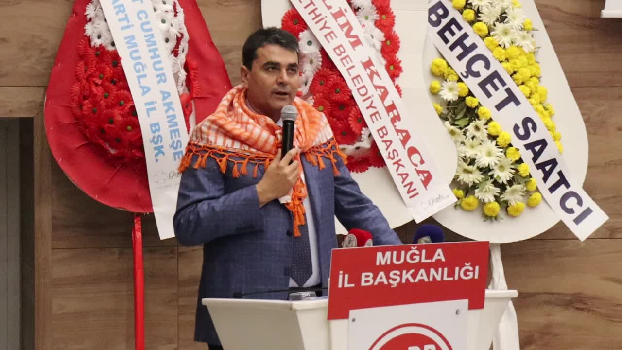 Gültekin Uysal: "Bir kişinin adeta tutsağı, rehinesi haline gelmiş bir memleketteyiz"