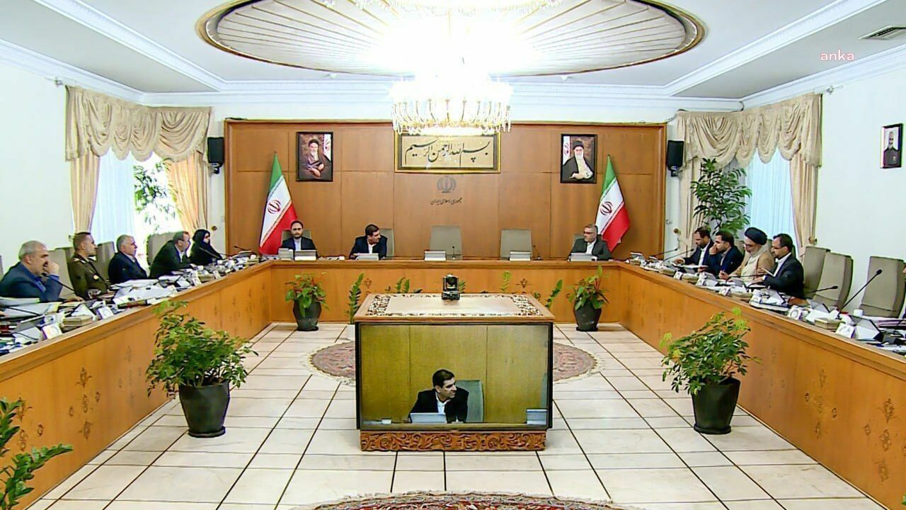 İran hükümetinden açıklama: "Milletin kahramanı Reisi'nin hizmet yolunun devam edeceğine aziz milletimize güvence veriyoruz"