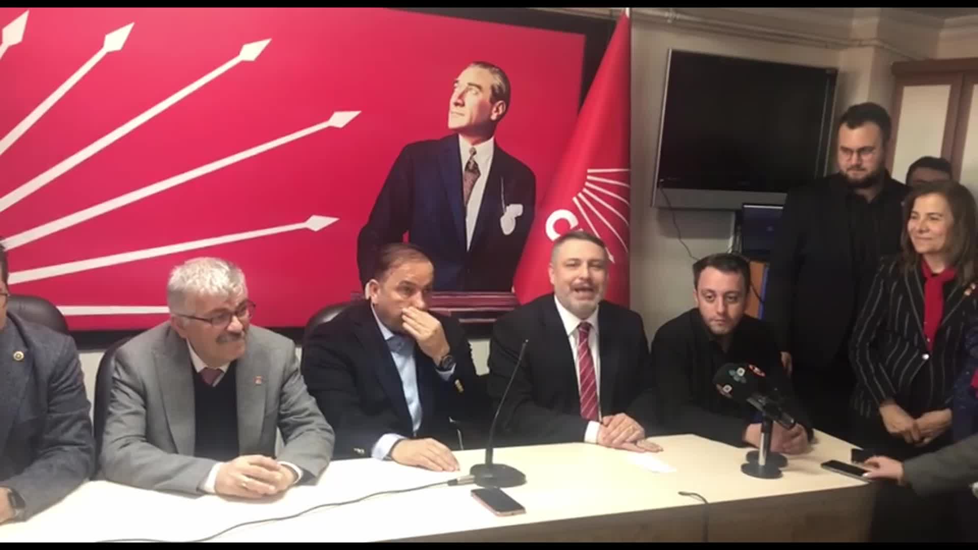 İYİ PARTİ'DEN İSTİFA EDEN 100 KİŞİ TÖRENLE CHP'YE GEÇTİ... HİKMET YALIM HALICI: “CHP ARTIK ISPARTA'DA HER DÖNEM BİRİLERİ İLE YOL YÜRÜYEN BİR PARTİ DEĞİLDİR. HERKES HESABINI KİTABINI ONA GÖRE YAPSIN”