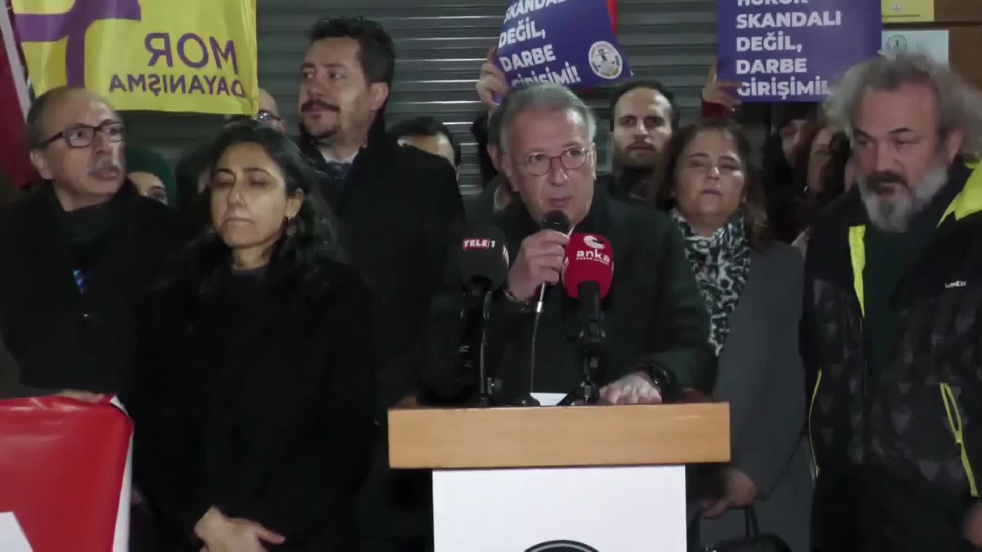 İZMİR BAROSU CAN ATALAY'IN MİLLETVEKİLLİĞİNİN DÜŞÜRÜLMESİNİ PROTESTO ETTİ: “SİYASAL İKTİDARIN YARGI ÜZERİNDEKİ TAHAKKÜMÜNE GEÇİT VERMEYECEĞİZ”