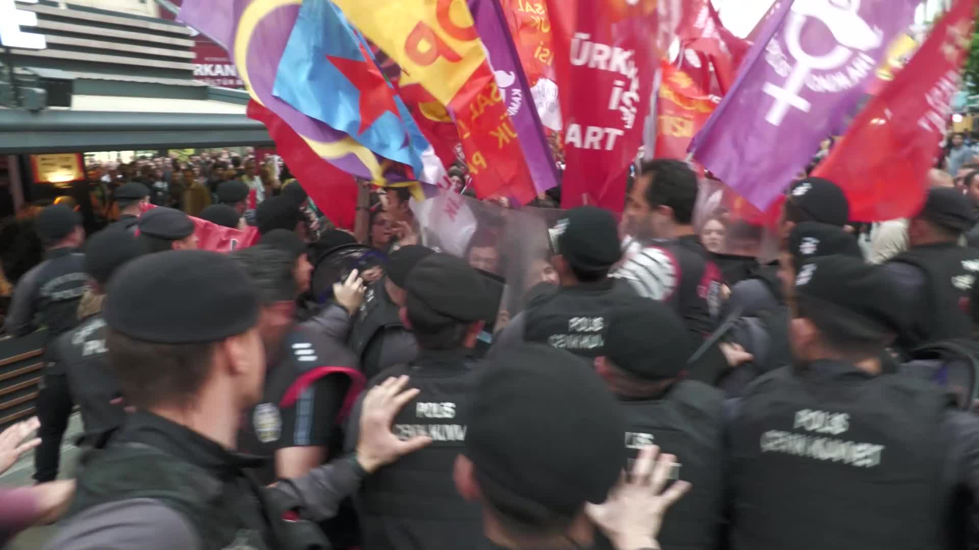 İZMİR'DE VAN PROTESTOSU: 6 KİŞİ GÖZALTINA ALINDI