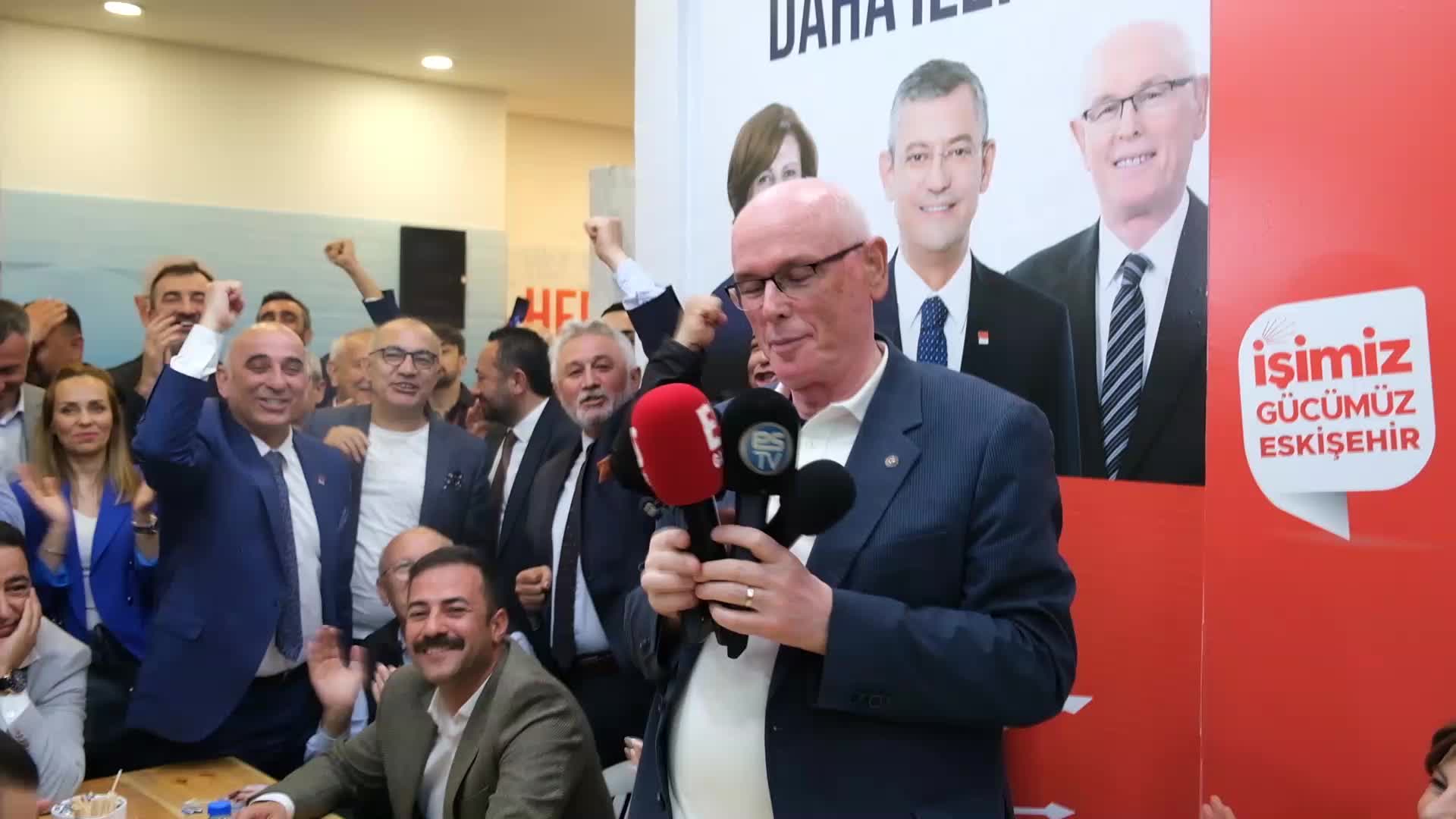 KAZIM KURT: "BUGÜN 14 MAYIS’TA BİZİMLE OLANLARIN HİÇBİRİ BİZİMLE DEĞİL AMA KAZANDIK"