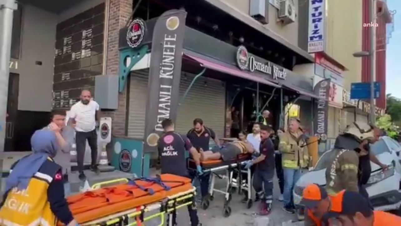 Küçükçekmece'de çöken üç katlı bina... İstanbul Valisi Gül: "7 kişi yaralı kurtarıldı, 2 kişiyi kurtarma çalışması sürüyor"