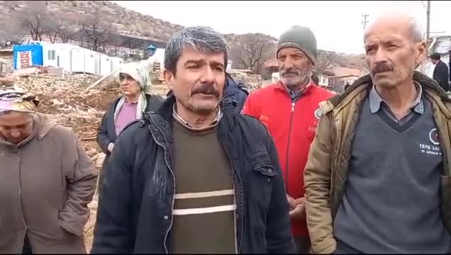 MALATYA HEKİMHAN'DA DEPREMZEDELER, KONTEYNER VERİLMEDEN YIKIMA BAŞLANMASINA TEPKİ GÖSTERDİ