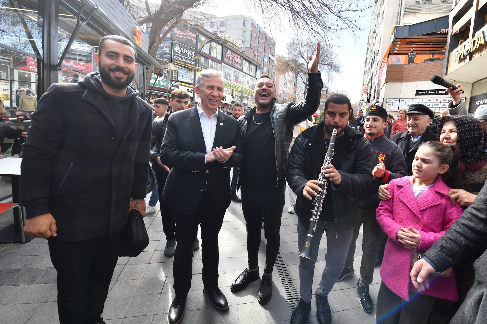 MANSUR YAVAŞ: “İNSANLARIN GEZERKEN HUZUR BULDUĞU, KEYİF ALDIĞI BİR ANKARA’YI HEP BİRLİKTE GERÇEKLEŞTİRECEĞİZ”