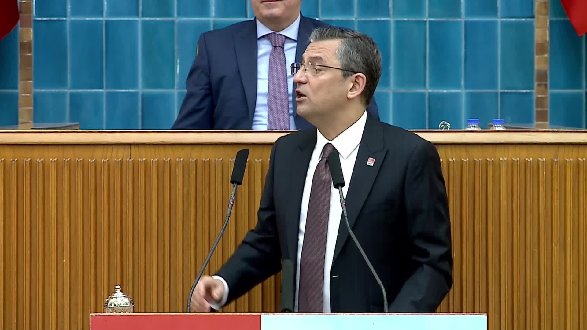 ÖZGÜR ÖZEL: HARAMİLER, ‘GERİ DÖNELİM Mİ’ DİYORLAR. HARAMİLER GELMEK İSTİYOR. HALKÇI BELEDİYE BAŞKANLARINIZA SAHİP ÇIKIN” (3)