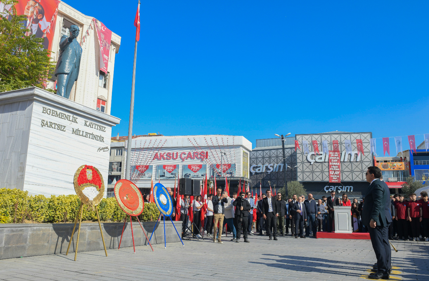 Esenyurt’ta Cumhuriyet Bayramı Coşkusu: Atatürk Anıtı’na Çelenk Sunuldu