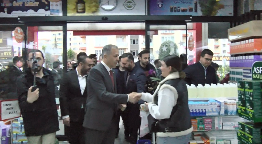İçişleri Bakanı Ali Yerlikaya, Büyükçekmece'de esnafları ziyaret etti