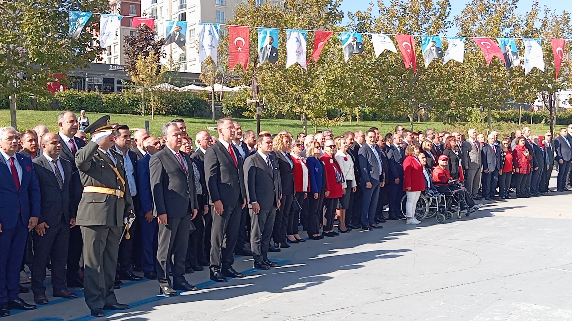 Beylikdüzü'nde Çelenk Sunma Töreni Gerçekleştirildi