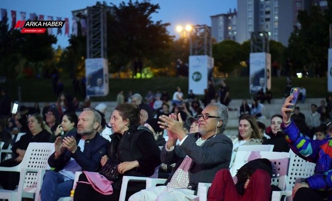 Beylikdüzü'nde Müzik ve Spor Rüzgarı: 3. Kırlangıç Gençlik Festivali Coşkusu Sürüyor!