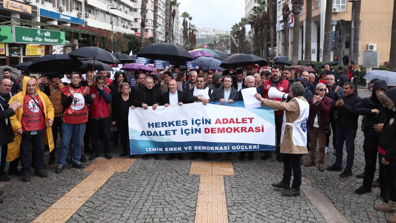 İzmir Emek ve Demokrasi Güçleri'nden Adalet Yürüyüşü: "Yaşanan Süreç Tam Anlamıyla Yargı Darbesidir"