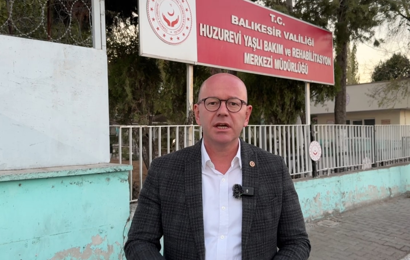 CHP Balıkesir Milletvekili Serkan Sarı’dan Sert Eleştiriler: “Aile ve Sosyal Politikalar Bakanlığı, Yaşlılarımızın Huzurunu Kaçırdı”