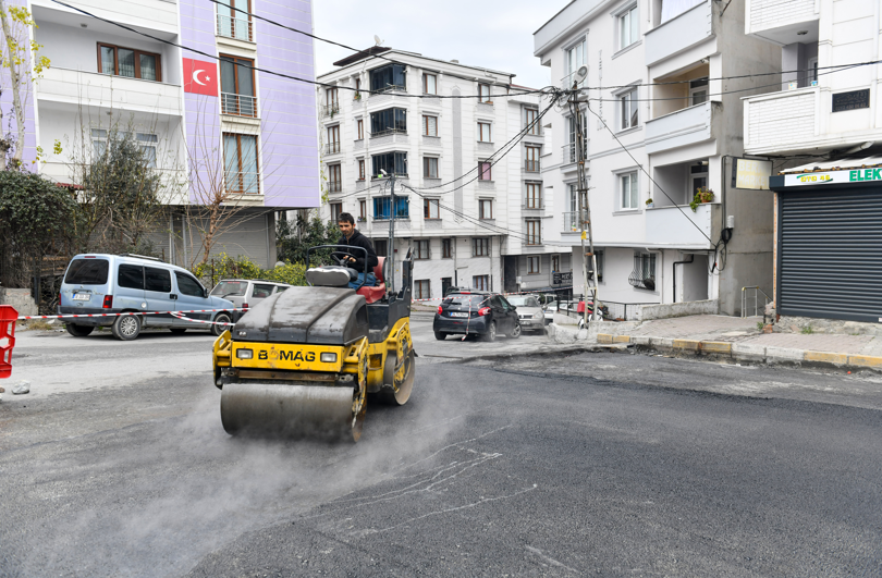 ESENYURT'TA CADDE VE SOKAKLAR YENİLENİYOR