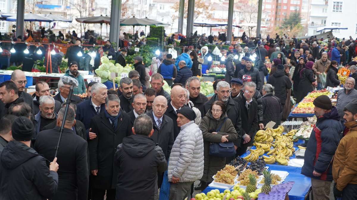 Demetevler Pazarı'nda Alışverişte Durgunluk: Esnafın Endişeleri Artıyor